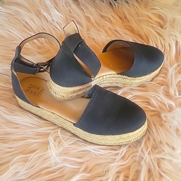 Espadrilles - Picture 2 of 4